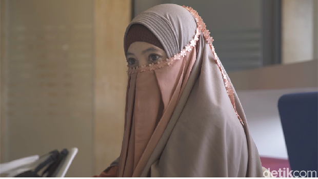 Menikah, Cerai, dan Hidup Kacau, Titik Hijrahnya Peggy Melati Sukma