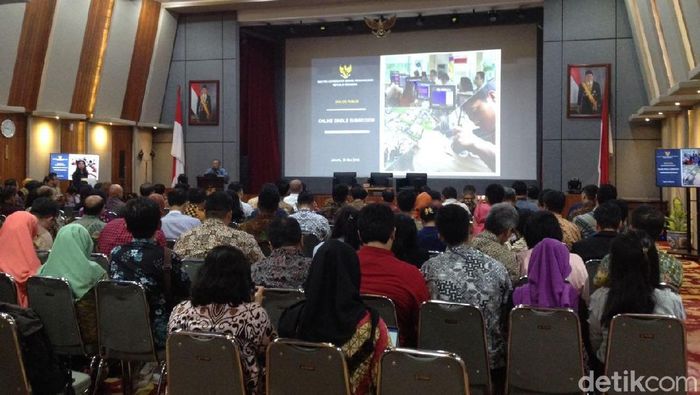 Menko Perekonomian Darmin Nasution sosialisasi sistem perizinan terpadu/Foto: Puti Aini Yasmin Menko Perekonomian Darmin Nasution sosialisasi sistem perizinan terpadu/Foto: Puti Aini Yasmin