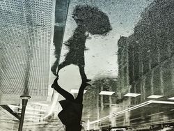 Keren! Foto Ini Dipotret dari Genangan Air