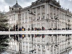 Keren! Foto Ini Dipotret dari Genangan Air