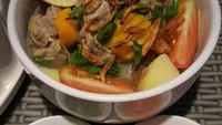 Sahur makin semangat dengan semangkuk iga berkuah hangat. Apalagi ditambah sambal dan taburan daun bawang. Foto : instagram @elafakhri