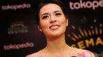 Pilih Mana? Raisa dengan Dress Hitam atau Putih?