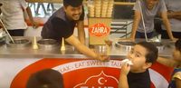 Mulur Legit Es Krim Turki yang Disajikan dengan Atraksi 