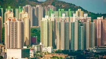 Deretan apartemen penduduk yang menjulang tinggi. Ada sekitar 1.223 pencakar langit di Hong Kong. Foto: Instagram