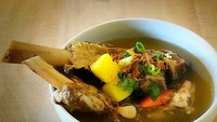 Siapa yang berani menolak kalau sop dengan iga super besar seperti ini. Foto : instagram @wildanpanji