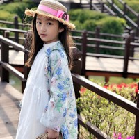 Pilihan busananya yang stylish dan gayanya yang memukau ini pun dikagumi oleh banyak netizen. Foto: Instagram