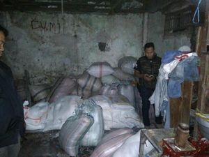 Polisi Gerebek Pabrik Mi Berformalin di Garut