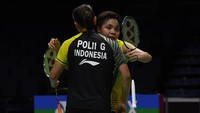 Greysia/Apriyani menang dua gim langsung 21-11, 21-16. Kemenangan mereka membuat Indonesia menyamakan skor menjadi 1-1. Foto: Puspa Perwitasari/Antara Foto