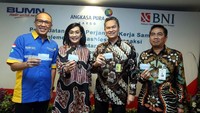 BNI menyediakan solusi Cashless yang terpadu, mulai dari transaksi yang dilakukan di area parkir dengan menerapkan sistem tap in dan tap out, kemudian penggunaan Kartu Uang Elektronik BNI yaitu TapCash, Transaksi Pembayaran di area Regulated Agent dan Warehouse menggunakan Virtual Account Debit yang pertama di lingkungan Kargo dan EDC, hingga penggunaan BNI yap! atau aplikasi pembayaran yang bersumber dari 3 sumber sekaligus yaitu Kartu Kredit BNI, Kartu Debit BNI, dan UnikQu.