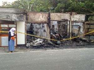 Bengkel Motor di Jaksel Terbakar, Diduga dari Puntung Rokok
