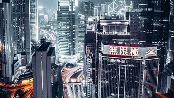 Keindahan pencakar langit Hong Kong di kala malam. Foto: Instagram