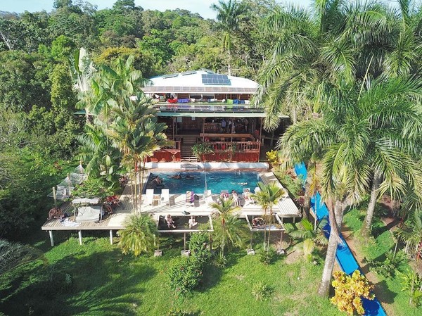 Tidak jauh beda dengan The Farm Hostel Canggu, Bambuda Lodge di Panama juga hadir dengan suasana yang mirip. Lokasinya yang terletak di antara pepohonan hijau membuatnya makin asyik (@tiflarson/Instagram)