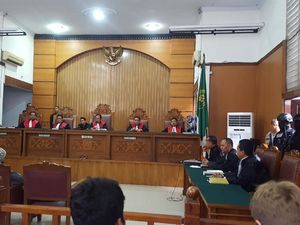 Suara Ledakan Sempat Tunda Sidang Aman Abdurrahman