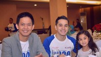 Hingga kini Rio masih aktif sebagai pemain sinetron. Bersama Andi Arsyil, ia menikmati jamuan makan bersama. Foto: Instagram riostokhorst