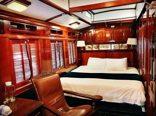Apabila traveler mencari hostel rasa kereta yang Instagramable, Santos Express Train Lodge di Mossel Bay, Afrika Selatan, bisa jadi pilihan. Kamarnya dibuat langsung dari bekas gerbong kereta (@thorstenlinnartz/Instagram) Apabila traveler mencari hostel rasa kereta yang Instagramable, Santos Express Train Lodge di Mossel Bay, Afrika Selatan, bisa jadi pilihan. Kamarnya dibuat langsung dari bekas gerbong kereta (@thorstenlinnartz/Instagram)
