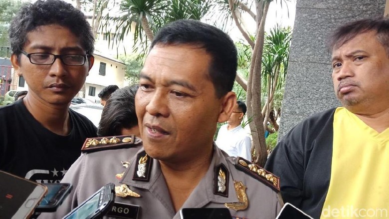 Polisi Temukan Peluru di Ruang Anggota DPR F-PDIP Effendi Simbolon Polisi Temukan Peluru di Ruang Anggota DPR F-PDIP Effendi Simbolon