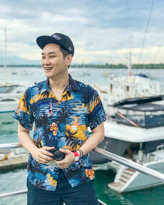 Baru-baru ini fotografer Rio Motret merilis deretan foto artis Indonesia yang belum diedit dengan photoshop olehnya. Seperti apa bedanya foto para artis sebelum dan sesudah diedit oleh Rio? Klik next. Foto: Instagram/@riomotret