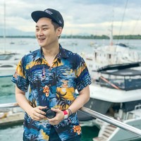 Baru-baru ini fotografer Rio Motret merilis deretan foto artis Indonesia yang belum diedit dengan photoshop olehnya. Seperti apa bedanya foto para artis sebelum dan sesudah diedit oleh Rio? Klik next. Foto: Instagram/@riomotret