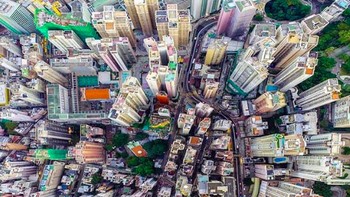 Akun Instagram hongkong.insta memuat foto-foto tentang Hong Kong dari para pengguna Instagram. Ini salah satunya, penampakan pencakar langit Hong Kong dari atas. Foto: Instagram