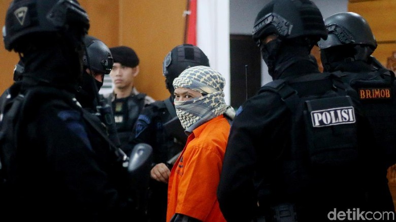 Polisi Siagakan Sniper Amankan Sidang Vonis Aman Abdurrahman Polisi Siagakan Sniper Amankan Sidang Vonis Aman Abdurrahman