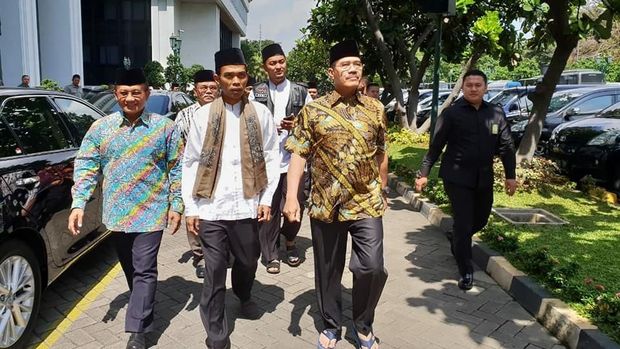 Ustaz Abdul Somad Ceramah di MA dan Temui Hatta Ali
