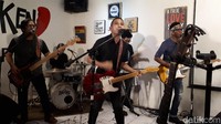 Setelah memutuskan untuk beristirahat sejenak, The Rain kembali merilis single terbarunya. Foto: Desi Puspasari