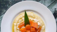  Potongan labu manis, dengan candil, serta daun pandan membuat bubur sumsum buatan @trianafitriadewi ini terlihat cantik, ya? Foto: Instagram