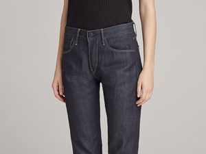 Nggak Cuma Stylish, Jeans Ini Bisa Bersihkan Handphone Tiap Kali Dikantongi
