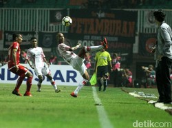 Permainan menyerang Persija akhirnya membuahkan hasil berkat gol cepat Simic pada menit kedelapan. Novri Setiawan membawa Persija unggul 2-0 usai mencetak gol menit ke-76.