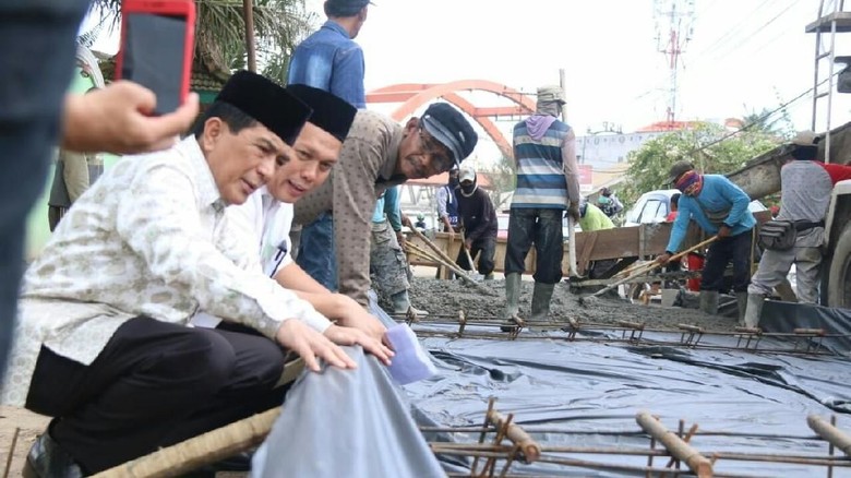 Sempat Diprotes Pakai Uang Koin, Jalan Ini Akhirnya Diperbaiki Sempat Diprotes Pakai Uang Koin, Jalan Ini Akhirnya Diperbaiki