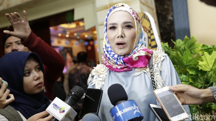 Cantiknya Mulan Jameela saat kenakan Hijab