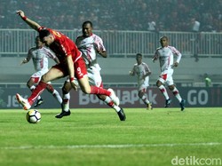 Dengan kemenangan ini, Persija yang sebelumnya ada di zona merah naik signifikan ke peringkat delapan dengan 13 poin.