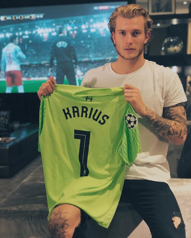 Loris Karius yang bergabung dengan Liverpool sejak 2016 dibayar 4,7 juta poundsterling untuk kontrak kerja selama lima tahun. Dia pun mendapatkan jersey dengan nomer punggung satu. Foto: Dok. Instagram