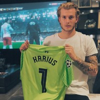 Loris Karius yang bergabung dengan Liverpool sejak 2016 dibayar 4,7 juta poundsterling untuk kontrak kerja selama lima tahun. Dia pun mendapatkan jersey dengan nomer punggung satu. Foto: Dok. Instagram