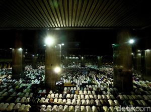 Video Suasana Tarawih Akbar di Istiqlal dan Pesan Anies ke Jemaah