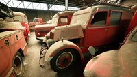 Namun, hanya bertahan selama 18 bulan gudang itu kembali ditutup. Beberapa truk yang sudak tak bisa diperbaiki akhirnya dibuang, dan beberapa truk lainnya yang kondisinya masih baik dibawa ke sebuah museum di Belgia. Istimewa/Boredpanda.