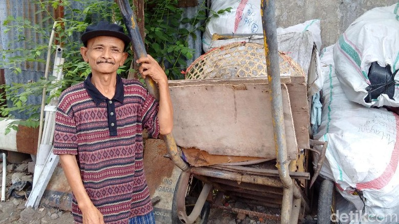 Tukang Sampah yang Kembalikan Rp 20 Juta Nyaris Ditipu 4 Orang Tukang Sampah yang Kembalikan Rp 20 Juta Nyaris Ditipu 4 Orang