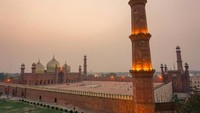 Menaranya yang tinggi menjadi tempat para penembak jitu yang siap menjatuhkan kelompok-kelompok yang berlindung di balik Pelabuhan Lahore. Ini berlangsung selama berpuluh-puluh tahun. (amenahk/Instagram)