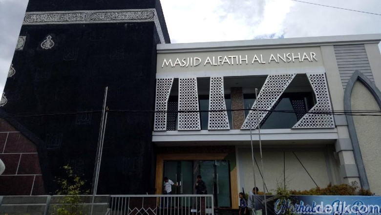 Masjid Kakbah di Makassar untuk mengobati rindu dengan tanah suci (Ibnu Munsir/detikTravel) Masjid Kakbah di Makassar untuk mengobati rindu dengan tanah suci (Ibnu Munsir/detikTravel)