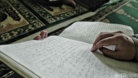 Pada tahun 1994, Yayasan Tunanetra Raudlatul Makhfufin membuat file master softcopy Alquran braile dan melakukan cetakan pertama Alquran braile pada tahun 2000 dan telah disebar ke seluruh Indonesia. Di yayasan ini tidak hanya mencetak Alquran braile, melainkan buku bacaan tentang agama Islam.