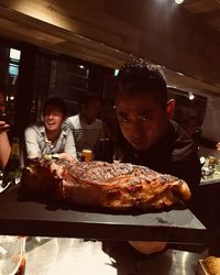 Liburan ke Jepang, David Beckham dan Brooklyn Santap Sushi dan Wagyu