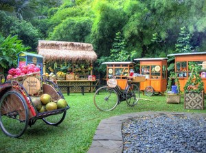 Seru! Makan Duren dan Jajanan Tradisional Sepuasnya di Pinggir Taman