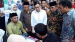 Berkemeja Putih, Sri Mulyani Blusukan ke Pasar Sukoharjo