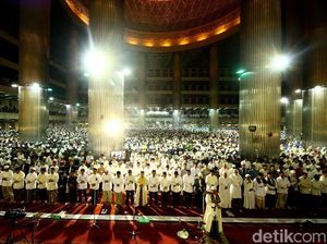 Sholat Tarawih Akbar di Masjid Istiqlal