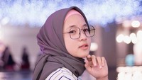 Nama Khoirunnisa atau akrab disapa Nissa Sabyan jadi populer setelah menyanyikan lagu-lagu religi ala Timur Tengah bersama grupnya, Sabyan Gambus. Foto: Sabyan Gambus