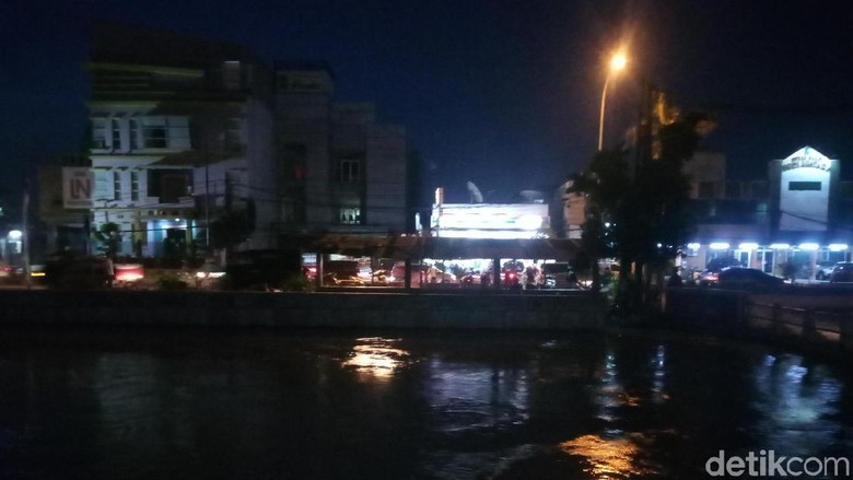 Pencarian Sopir Pikap Tercebur di Kalimalang Disetop Sementara Pencarian Sopir Pikap Tercebur di Kalimalang Disetop Sementara