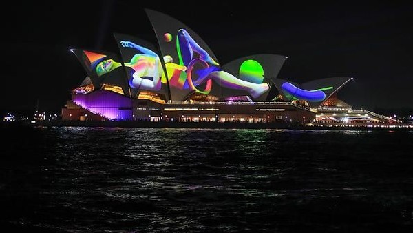 Sydney di Australia terkenal dengan Gedung Opera House. Dengan bujet Rp 8 juta, kamu bisa menginap 5 hari 4 malam di Sydney gaya backpacker (Mark Metcalfe/Getty Images)