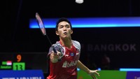 Dalam pertandingan yang lain Jonatan Christie gagal menyumbang poin untuk Indonesia setelah dikalahkan pebulu tangkis asal China Shi Yuqi. ANTARA FOTO/Puspa Perwitasari.