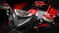 Beberapa perangkat elektronik seperti sistem kontrol traksi delapan tingkat, ABS, rem Brembo kaliper empat piston dengan cakram floating 320 mm di depan dan rem Brembo kaliper dua piston dengan cakram 220 mm di belakang. Foto: Dok. MV Agusta