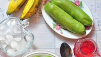 Es pisang ijo buatan akun @hanhanny ini sengaja tidak mencampurkan es langsung pada bubur sumsum bertopping pisang ijo. Bubur sum sumnya terlihat melimpah dan pisang yang dipakai merupakan pisang raja matang. Foto: Instagram